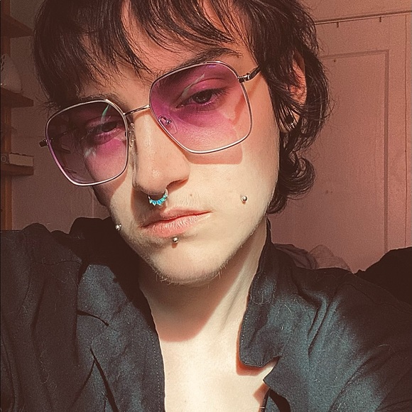 BEHIND THE SCREENS …. - Picture 2 of 5